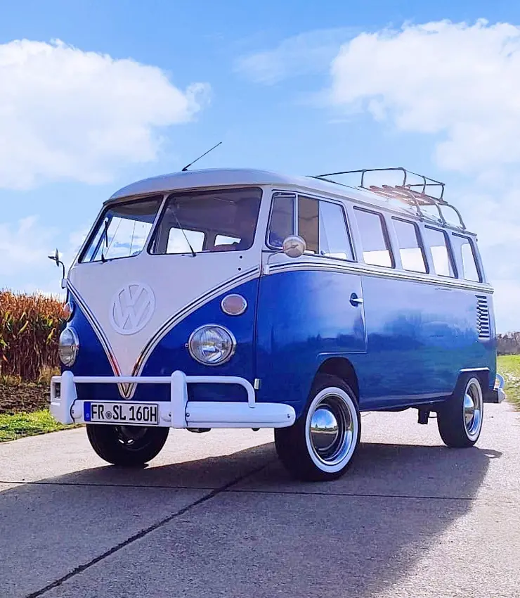 un historique bleu VW T1 Bulli